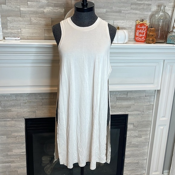 lululemon athletica Tops - Lululemon Open Sides Long Workout Sleeveless Top Size Medium